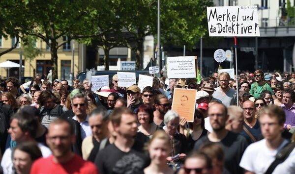 Participants of a demonstration protest in Berlin, Saturday Aug. 1, 2015. Banner at right reads Merkel und die Detektive! (lt: Merkel and the detectives). Participants of a demonstration protest in Berlin, Saturday Aug. 1, 2015. Banner at right reads Merkel und die Detektive! (lt: Merkel and the detectives). - Sputnik International