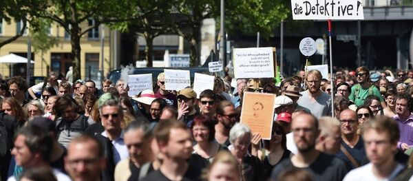 Participants of a demonstration protest in Berlin, Saturday Aug. 1, 2015. Banner at right reads Merkel und die Detektive! (lt: Merkel and the detectives). - Sputnik International
