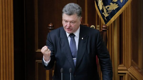 Ukrainian President Petro Poroshenko gestures as he speaks to lawmakers during a parliament session in Kiev, Ukraine - Sputnik International