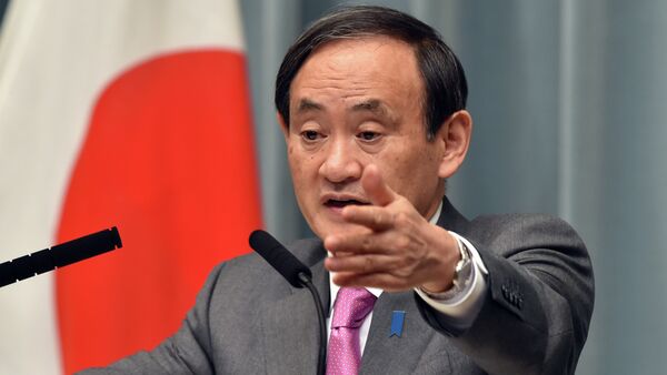 Japan's Chief Cabinet Secretary Yoshihide Suga points to a journalist at a press conference - Sputnik International