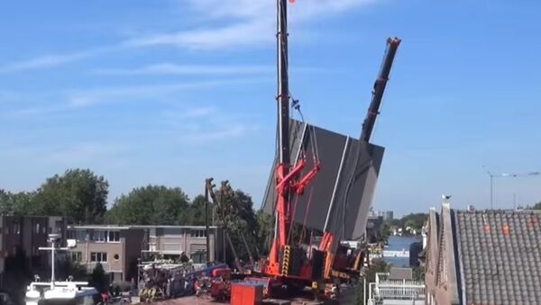 Cranes Collapse on Buildings in Norway - Sputnik International