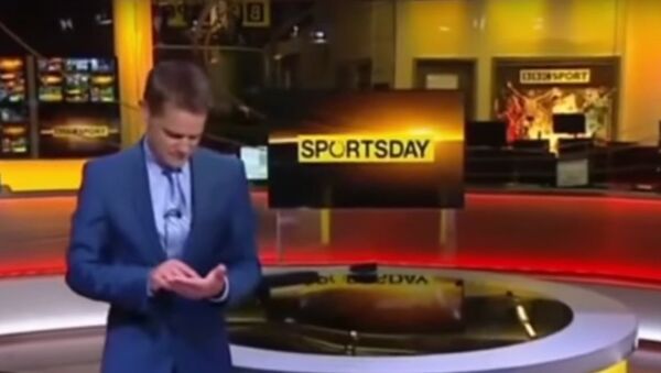 Phantom iPad? BBC Reporter Taps Imaginary Tablet - Sputnik International