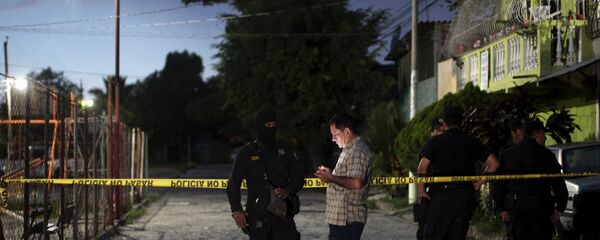 Policemen guard the crime scene where five men were murdered at a soccer field in Cuscatancingo, El Salvador August 2, 2015 Policemen guard the crime scene where five men were murdered at a soccer field in Cuscatancingo, El Salvador August 2, 2015 - Sputnik International