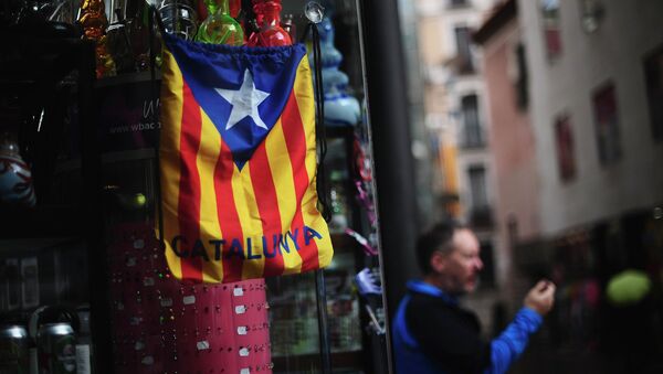 A bag with the estelada or pro independence flag is displayed in Barcelona, Spain, Monday, Nov. 10, 2014 - Sputnik International
