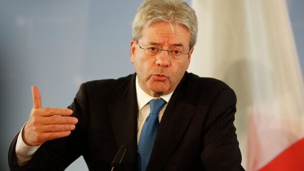 Italian Foreign Minister Paolo Gentiloni attends a news conference with his German counterpart Frank-Walter Steinmeier after a meeting at the foreign ministry in Berlin, Germany, Wednesday, June 17, 2015 - Sputnik International