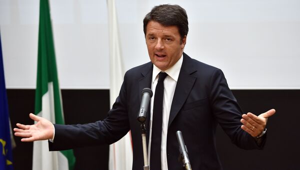 Italian Prime Minister Matteo Renzi delivers a speech at the Tokyo University of Arts in Tokyo on August 3, 2015 - Sputnik International
