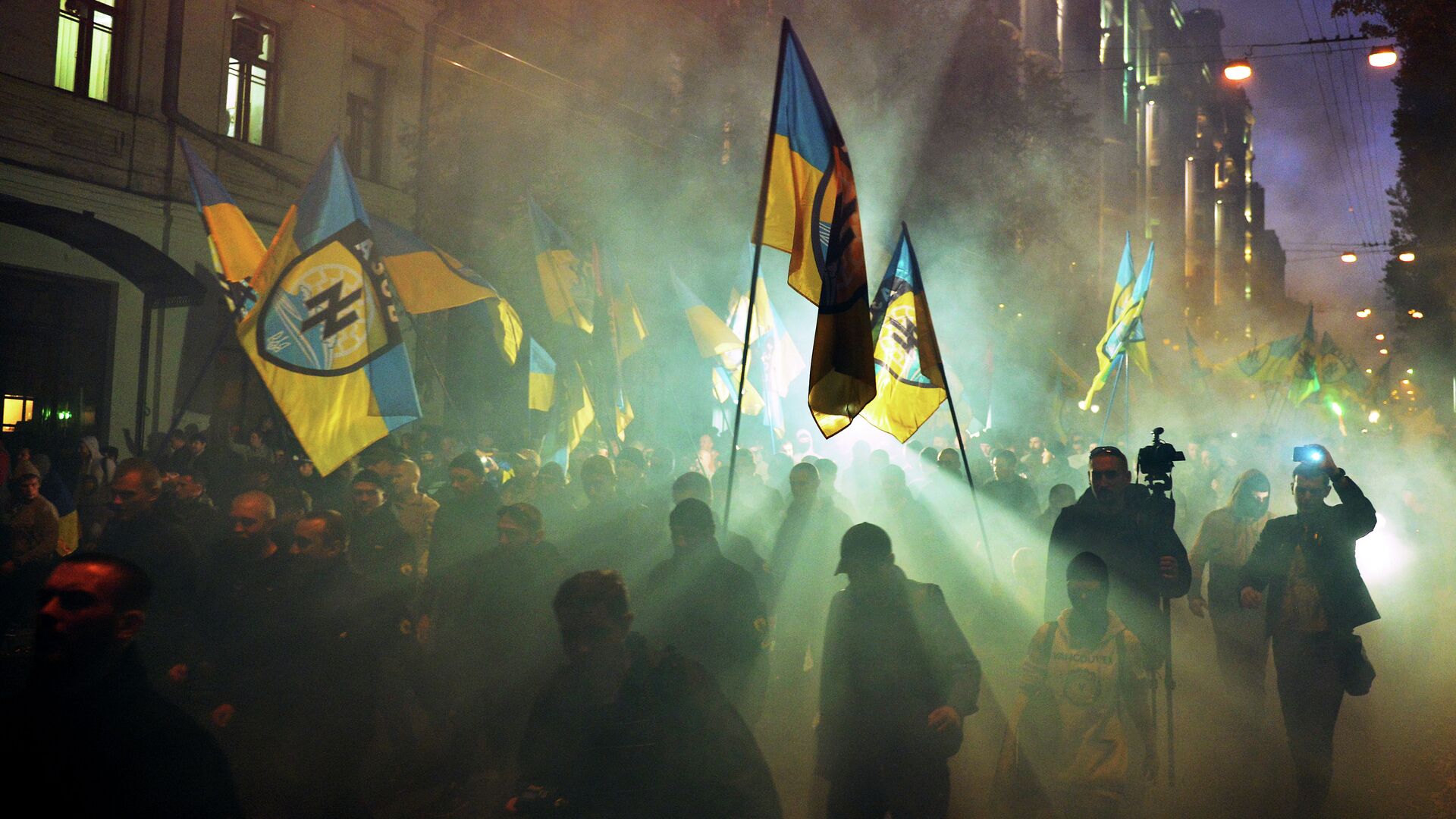 Ukrainian nationalists and servicemen of the Azov battalion demonstrate in Kiev. File photo - Sputnik International, 1920, 26.09.2022