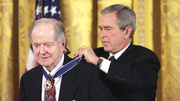 President Bush presents the Presidential Medal of Freedom to historian Robert Conquest. File photo - Sputnik International