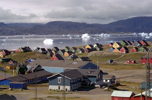 Giant icebergs float in the fjord in Narsaq, southern Greenland Giant icebergs float in the fjord in Narsaq, southern Greenland - Sputnik International