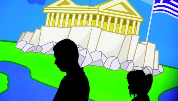 A couple walk in front of a picture displaying the Parthenon, an iconic ancient temple, and the Greek flag in central Athens, Thursday, June 25, 2015. - Sputnik International