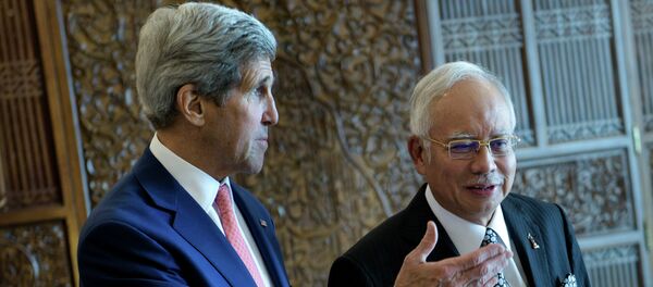 Malaysia’s Prime Minister Najib Razak (R) listens while US Secretary of State John Kerry talks before a meeting at the prime minister's office in Putrajaya on August 5, 2015 Malaysia’s Prime Minister Najib Razak (R) listens while US Secretary of State John Kerry talks before a meeting at the prime minister's office in Putrajaya on August 5, 2015 - Sputnik International