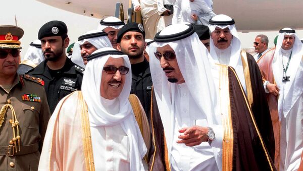 In this picture provided by the office of the Saudi Press Agency, King Salman of Saudi Arabia, right, welcomes Kuwaiti Emir Sabah Al Ahmed Al Sabah upon his arrival to Riyadh Airbase before the opening of Gulf Cooperation Council summit in Riyadh, Saudi Arabia, Tuesday, May 5, 2015 - Sputnik International