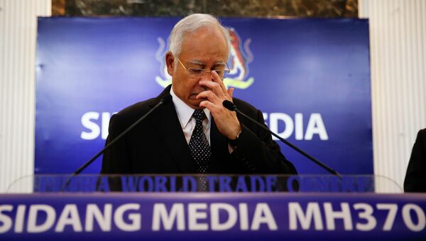 Malaysian Prime Minister Najib Razak, center, gestures before speaking at a special press conference announcing the findings for the ill fated flight MH370 in Kuala Lumpur, Malaysia, early Thursday, Aug. 6, 2015 - Sputnik International
