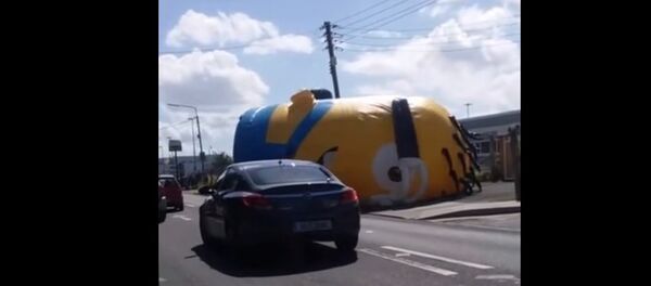 Giant Minion Attack in Dublin - Sputnik International