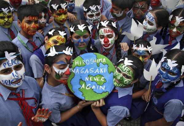 Students pose as they participate in a face-painting event to commemorate the 70th anniversary of the atomic bombings of the Japanese cities of Hiroshima and Nagasaki, at a school in Chandigarh, India - Sputnik International