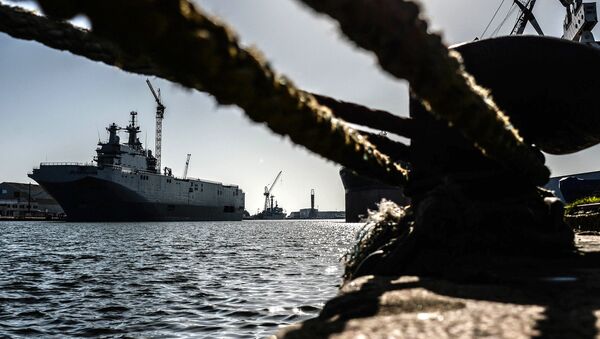 Vladivostok amphibious assault ship of the French Mistral class in the docks of SNX France - Sputnik International