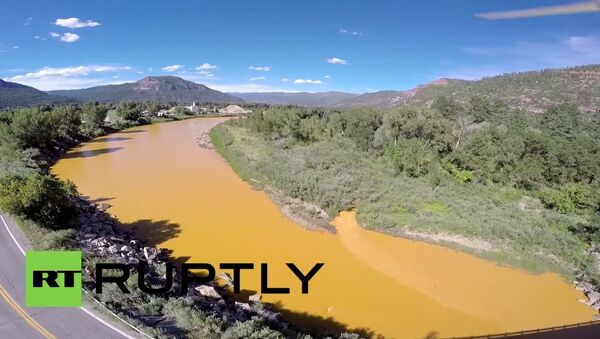 USA: Drone shows ORANGE Animas River after 1m gallon contamination - Sputnik International