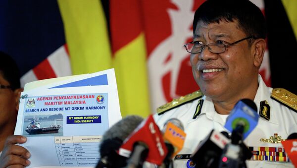 The deputy director of the Malaysian Maritime Enforcement Agency, Ahmad Puzi Abdul Kahar, show a picture of missing tanker during a press conference in Kuala Lumpur, Malaysia, June 15, 2015 - Sputnik International