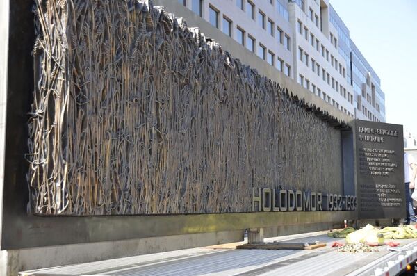 The sculpture of the Holodomor Memorial in Washington, DC The sculpture of the Holodomor Memorial in Washington, DC - Sputnik International