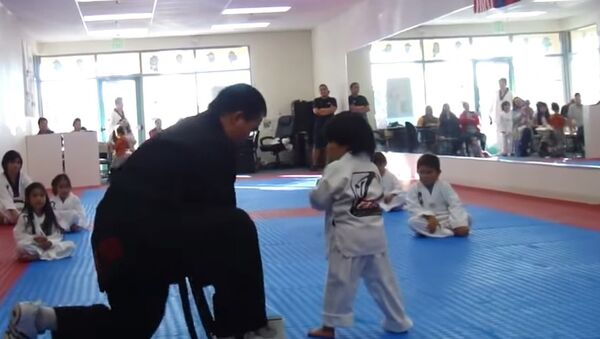 Little Boy Struggles Earn His Taekwando White Belt - Sputnik International
