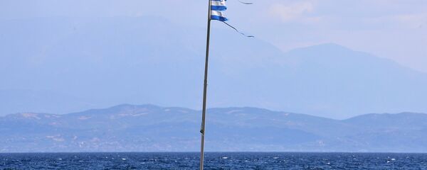 A torn Greek flag flutters at a coast near Antirio, southwest of Athens on August 9, 2015 A torn Greek flag flutters at a coast near Antirio, southwest of Athens on August 9, 2015 - Sputnik International