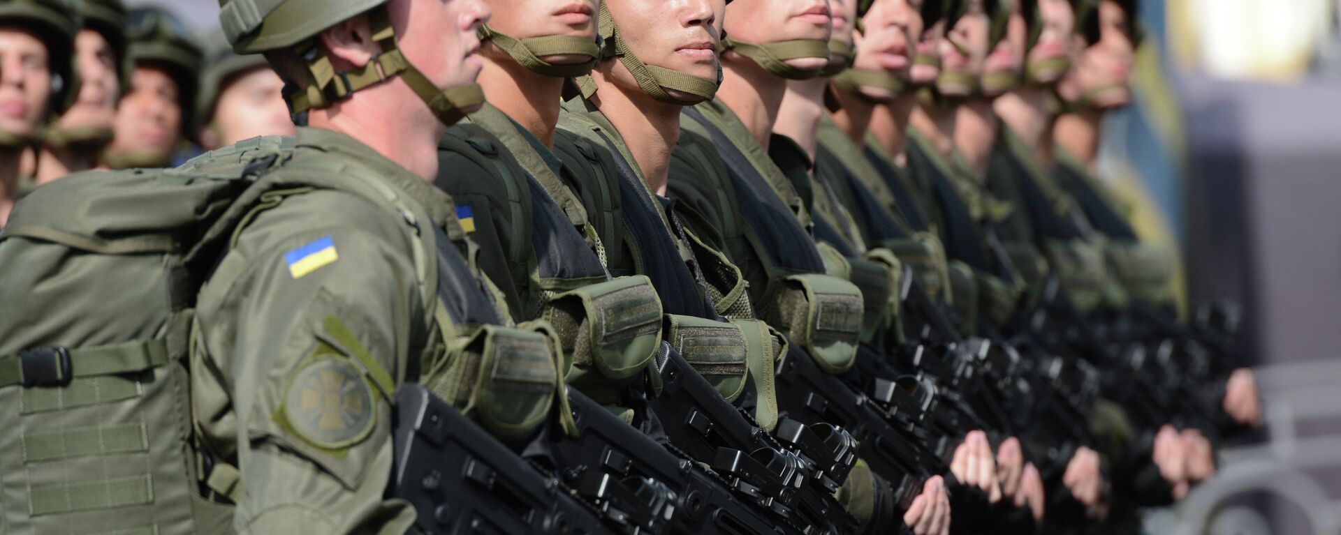 Ukrainian soldiers parade in Kiev during Ukrainian Independence Day celebrations. - Sputnik International, 1920, 22.11.2021