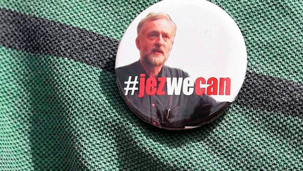 A supporter wears a campaign badge as British Labour Party politician Jeremy Corbyn arrives for a community meeting in north London August 9, 2015. - Sputnik International