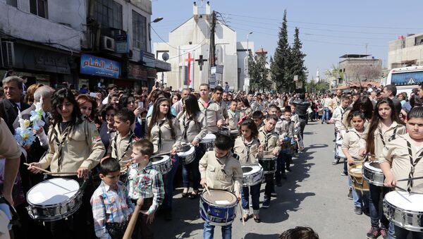 Young Syrian Orthodox Christians play music during the Palm Sunday procession on April 5, 2015 in the Syrian capital in Damascus - Sputnik International