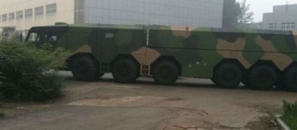 This new 12X12 all terrain truck is the biggest Transporter Erector Launch vehicle yet seen to date for Chinese missiles. - Sputnik International