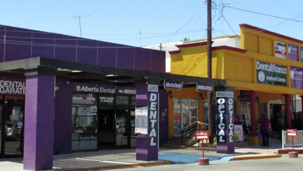 In this Thursday, April 30, 2015 photo, a street full of a dental offices is seen in Los Algodones, Mexico, which sits on the border with California - Sputnik International