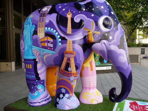 'Around the World' elephant at King William Street, London - Sputnik International