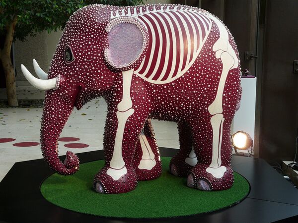 'Pearly Prince' elephant at Coutts Bank, The Strand - Sputnik International