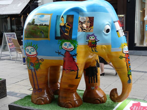 'Young at Art'elephant at South Molton Street, London - Sputnik International