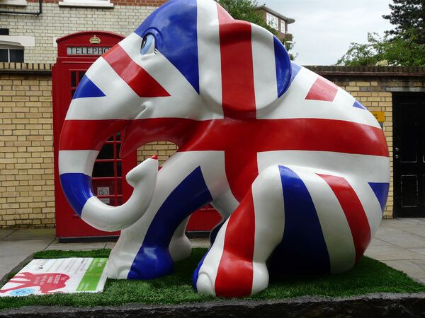 'Union Jack' elephant at Orange Square, London - Sputnik International