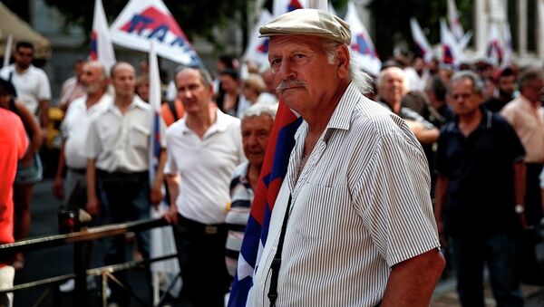 Supporters of the Communist-affiliated PAME labor union take part in an anti-austerity rally outside the Labor Ministry in Athens, Greece, on Wednesday, Aug. 5, 2015. - Sputnik International