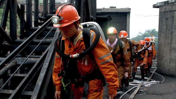 Rescuers head to examine the fire conditions coal mine - Sputnik International