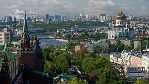 View of the Moscow Kremlin towers, Alexander Garden and the Cathedral of Christ the Savior. - Sputnik International
