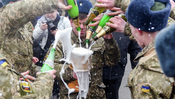 Drunken Ukrainian Troops Shoot Donbass Beachgoers... Just for Fun - Sputnik International