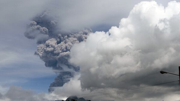 View of the Cotopaxi volcano spewing ashes in Pichincha province, Ecuador - Sputnik International