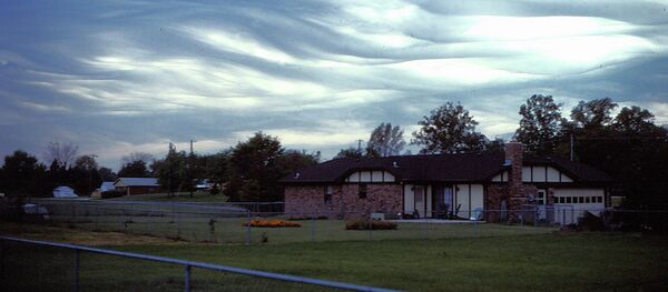 Indiana - Terre Haute - RR 21 Box 443 - Clouds - October 1981 Indiana - Terre Haute - RR 21 Box 443 - Clouds - October 1981 - Sputnik International