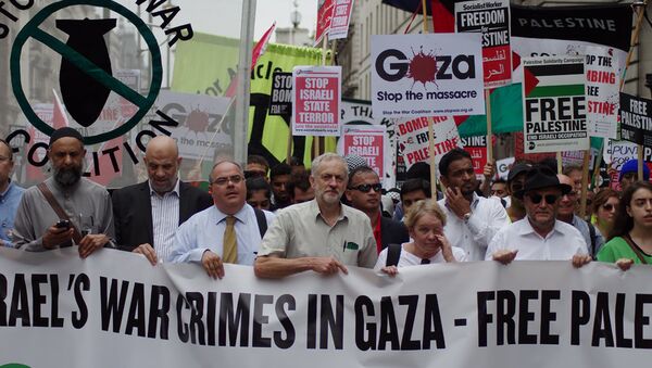 Jeremy Corbyn fronts a London protest calling for Israel to stop its assault on Gaza in  July 2014. - Sputnik International