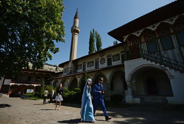 A Crimean Tatar wedding at the Khans' Palace of the Bakhchisarai/Khansarai Historical Cultural Reserve in the southern Crimea A Crimean Tatar wedding at the Khans' Palace of the Bakhchisarai/Khansarai Historical Cultural Reserve in the southern Crimea - Sputnik International