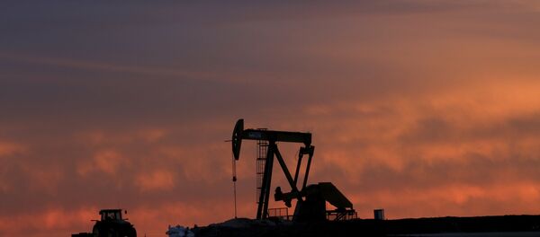 A well pump works at sunset on a farm near Sweetwater, Texas - Sputnik International