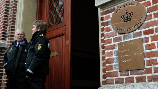 Two police officers stand outside the courthouse in Aarhus, Denmark - Sputnik International
