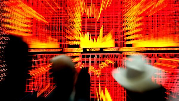 Chinese investors monitor screens showing stock indexes at a trading house in Shanghai - Sputnik International