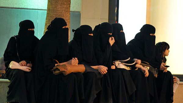 Saudi women wait for their drivers outside a shopping mall in Riyadh on September 26, 2011 a day after King Abdullah granted women the right to vote and run in municipal elections. - Sputnik International