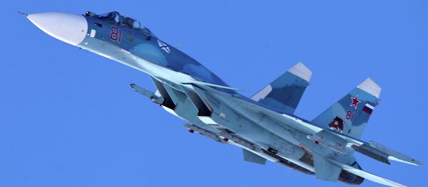 Carrier-based Sukhoi Su-33 jet fighter of the 279th Shipborne Fighter Aviation Regiment of the Northern Fleet on a training mission over Severomorsk-3 aerodrome - Sputnik International