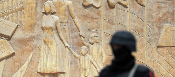 A member of the Egyptian security stands guard outside the police academy during the trial of former Islamist president Mohamed Morsi, in the capital, Cairo - Sputnik International