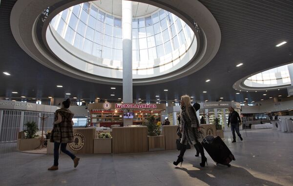 Passengers inside the renovated Pulkovo-1 airport terminal. Passengers inside the renovated Pulkovo-1 airport terminal. - Sputnik International