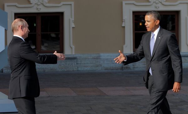 Russia's President Vladimir Putin, left, reaches out to shake hands with U.S. President Barack Obama during arrivals for the G-20 summit at the Konstantin Palace in St. Petersburg, Russia on Thursday, Sept. 5, 2013 - Sputnik International